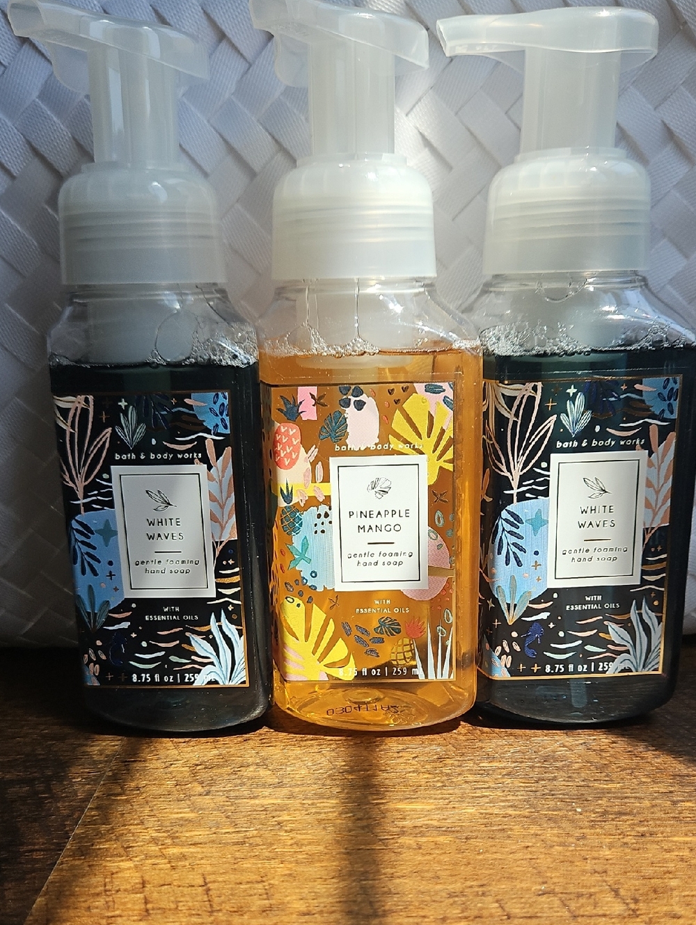 Bath & Body Works Pineapple Mango & White Waves Gentle Foaming Hand Soap